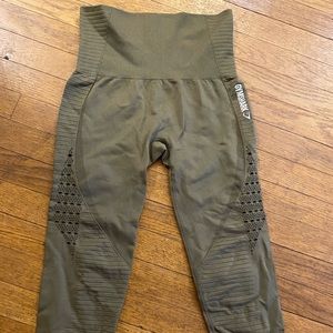 Gymshark green crop leggings EUC